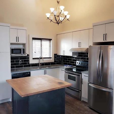 דירות Calgary-Banff House Close Lrt&Dt&Free Parking מראה חיצוני תמונה