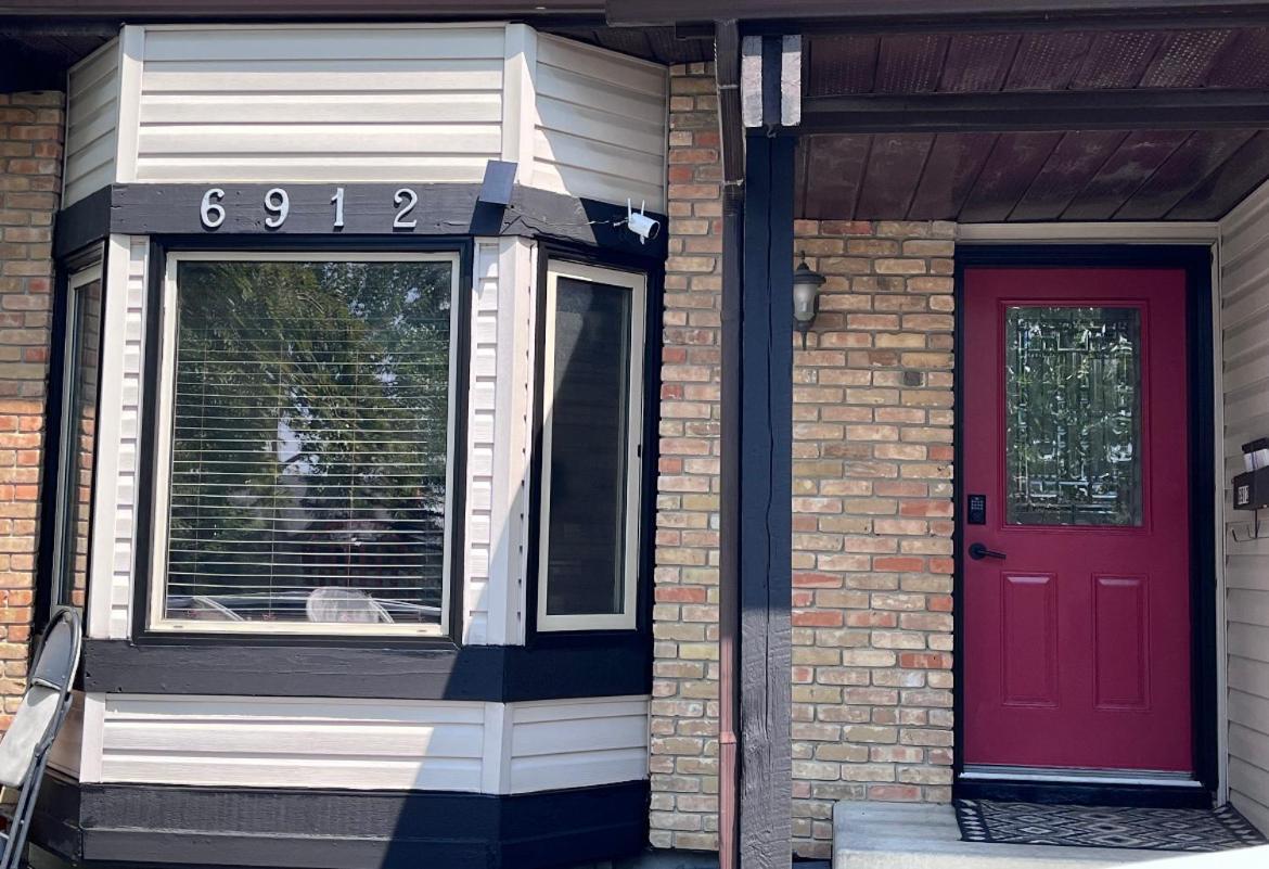 דירות Calgary-Banff House Close Lrt&Dt&Free Parking מראה חיצוני תמונה